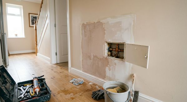 Évitez les dégâts : solutions efficaces pour des fuites murales